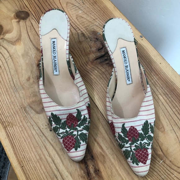 Manolo Blahnik strawberry mules - Picture 3 of 4